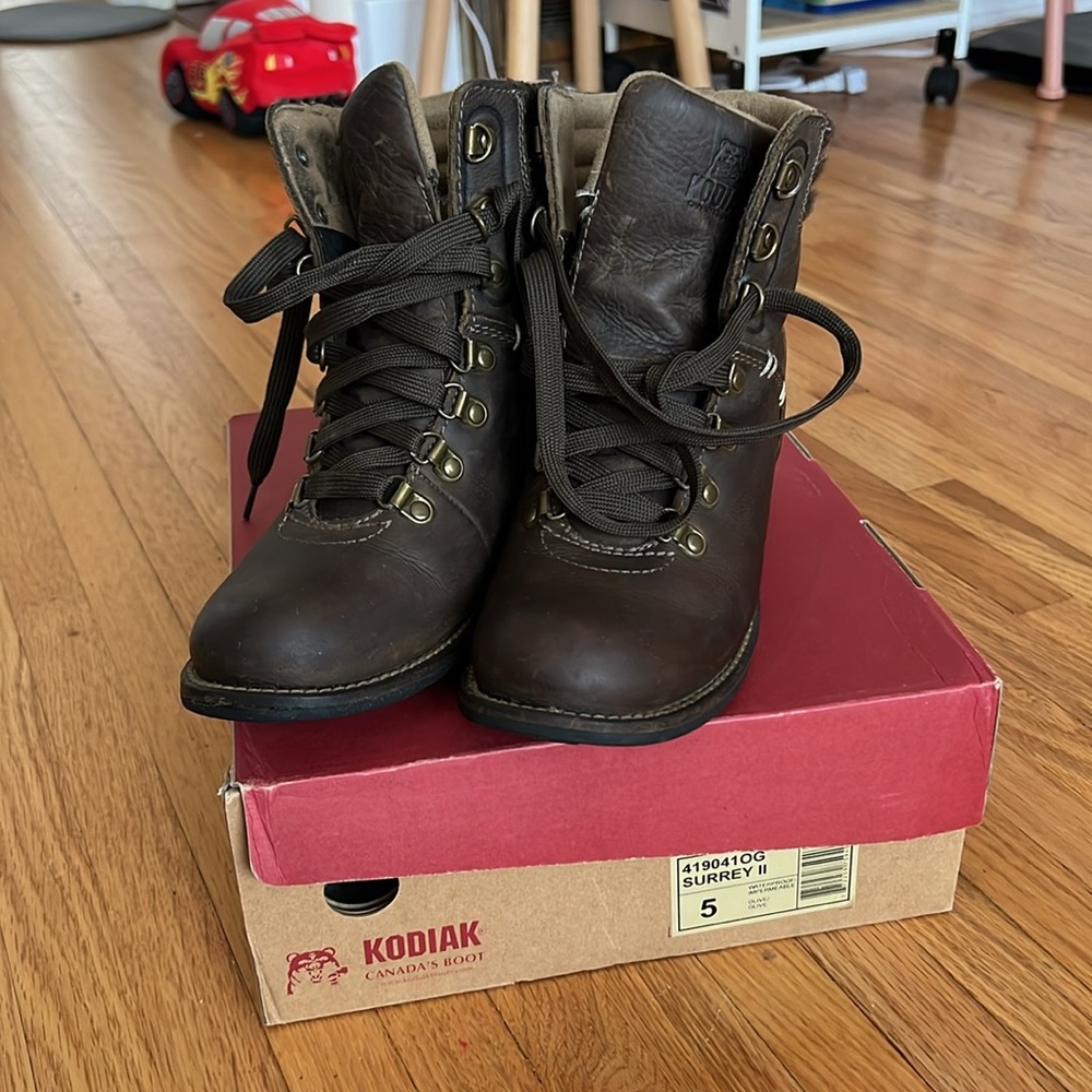 Kodiak Surrey 2 olive lace-up boots sz 5